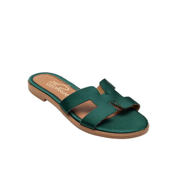 <h3><br/>One Iconic Silhouette. Infinite Color Stories.</h3>